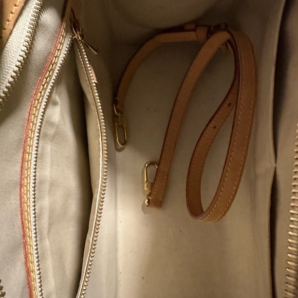 Louis Vuitton Monogram Vernis Brea MM - Picture 6 of 6